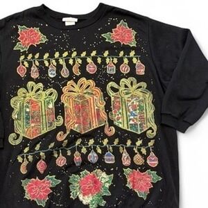 Vintage 1x Roamans Christmas  Black Presents Poinsettias Ornaments Holiday Top